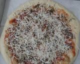 Foto langkah ke 9 dari resep (Sourdough Discard) Homemade Pizza - Sosis & Bakso.