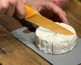 Camembert sajtos mártogatós kiflivel recept fázis 2 fotója