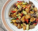Foto langkah ke 7 dari resep Oseng Kentang Hati Sapi.