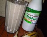 A picture of step 1 of Banana smoothie.