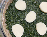 Foto del paso 2 de la receta: Tarta de acelga y queso muy fácil 🥬