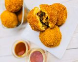 A picture of step 8 of Stuffed potatoes balls.