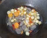 Foto langkah ke 5 dari resep Capcay bakso dan sayuran.