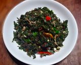 Foto langkah ke 5 dari resep Tumis Daun Singkong Ikan Teri.