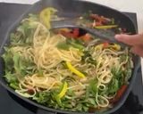 A picture of step 2 of Stir Fried Linguine With Razor Clams.