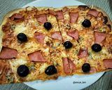 Foto del paso 6 de la receta: Pizza 3 quesos con york y aceitunas
