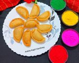 A picture of step 2 of Mawa Gujiya.