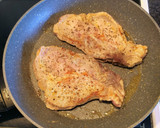 Foto del paso 1 de la receta: Chuletas de cerdo salpimentadas con champiñón