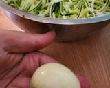 Une image de l'étape 2 de Galettes de courgettes.