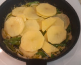 Foto del paso 3 de la receta: Tortilla de patatas y pimientos verdes