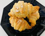 A picture of step 3 of Nutella croissant.