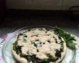 Foto del paso 5 de la receta: Pizza de espinaca salteada con ajo, con salsa blanca de cebolla