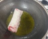 A picture of step 2 of Beef low ribs stew.