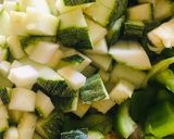 Foto del paso 1 de la receta: REVUELTO DE ZUCHINIS Y TOMATE 🍅😋🤗😉