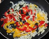 Sajtos-csirkés fajitas spagetti recept fázis 3 fotója