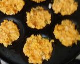 A picture of step 4 of Leftover rice veggie pancake.