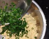 A picture of step 2 of Moong Dal Ke Pakoda.
