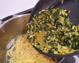 Foto del paso 3 de la receta: Espaguetis veggie con acelgas y piñones
