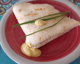Foto del paso 3 de la receta: Crepe de Salmón a la parrilla, queso y alcaparras