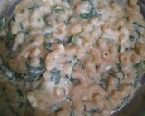Foto langkah ke 4 dari resep Creamy Macaroni Spinach and Cheese.