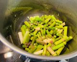 Zöldspárgakrémleves recept fázis 4 fotója