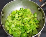 A picture of step 1 of Capcicum dry sabzi.