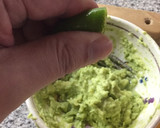 Foto del paso 3 de la receta: Guacamole con cortezas