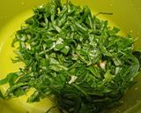 Foto langkah ke 1 dari resep Tumis Daun Kencur.
