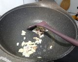 รูปขั้นตอนการทำที่ 3 ของ ข้าวผัดหมู ทารก 11 เดือน