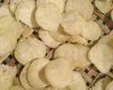 Foto langkah ke 4 dari resep Kerupuk nasi pedas gurih renyah.