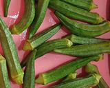 A picture of step 1 of Okra-Onion Fry.