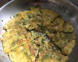 Foto langkah ke 9 dari resep Telor Dadar Pare.