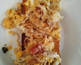 Foto del paso 3 de la receta: Tostada de pan con huevos revueltos con queso y jamón