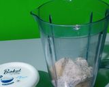Foto langkah ke 3 dari resep Smoothies Banana with Almontha Milk.