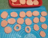 Foto langkah ke 7 dari resep Donat Bomboloni Stroberi.