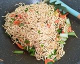 Foto langkah ke 4 dari resep Mie goreng jawa.
