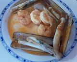 Foto del paso 5 de la receta: Langostinos con navajas
