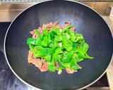【炒】青椒炒牛肉的食譜步驟7照片