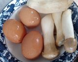รูปขั้นตอนการทำที่ 1 ของ ไข่เจียวน้ำ เห็ดออรินจิ คลีน