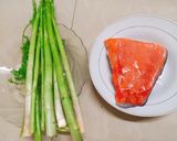 Hình bước làm 1 của món Cá hồi áp chảo sauce cam
