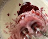 Foto langkah ke 4 dari resep Homemade Strawberry Ice Cream.