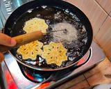 Foto langkah ke 5 dari resep KEMBANG GOYANG MANIS 🥰.