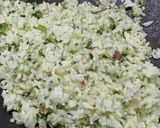 Foto langkah ke 5 dari resep Nasi Goreng Ijo Daun Jeruk.