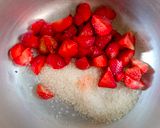 Foto langkah ke 2 dari resep Selai strawberry.