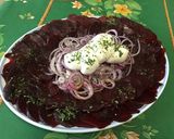 Une image de l'étape 6 de Carpaccio de betteraves à l'oignon rouge, mozzarella et persil (sauce balsamique blanc).