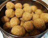 A picture of step 5 of Maladu laddoo.