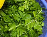 A picture of step 2 of Wild dandelion leaves in olive oil.