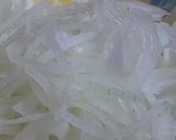 A picture of step 1 of Banh Uot with Chicken and Offal.