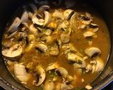 Une image de l'étape 2 de Soupe moulinée de carottes tomates et champignons au persil.