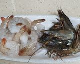 Hình bước làm 1 của món Sốt tôm oliu chấm bánh mỳ (shrimp combus)